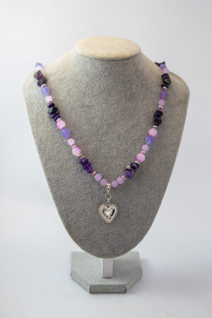 Collar morado corazón