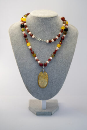 Collar fósil de coral