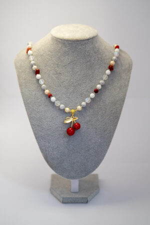 Collar blanco cereza