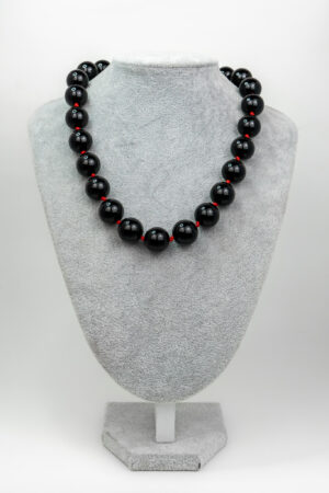 Collar acrílico negro